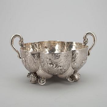 SILVERSKÅL, sterling silver. Tyskland 1900-talets början. Vikt 583 g.