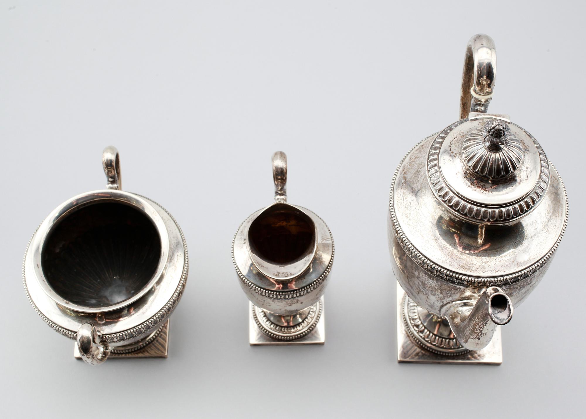 KAFFESERVIS, 3 delar, silver, CG Hallberg, Stockholm 1904. Vikt ca 1016 g.