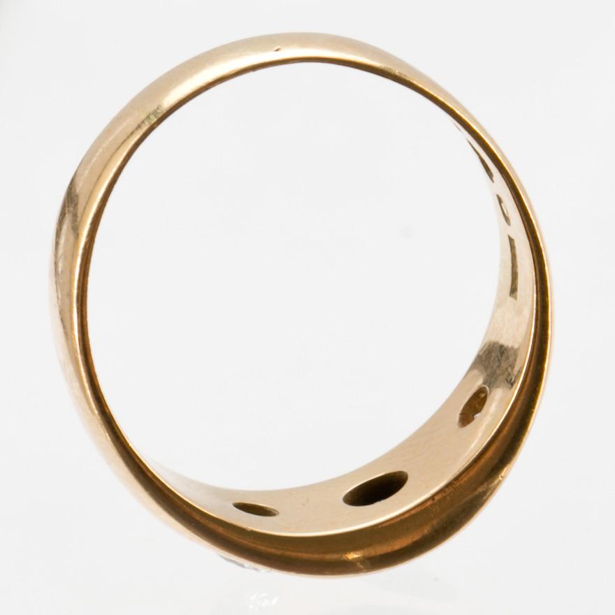 RING, 18k guld med safir samt briljantslipade diamanter ca 0,20 ct. Vikt ca 6,0 g.