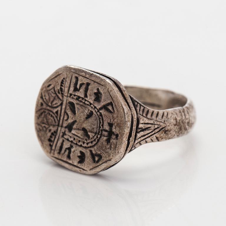 Merchant's ring, silver, 16th century.