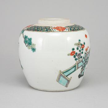 A famille verte jar, Qing dynasty, circa 1900.