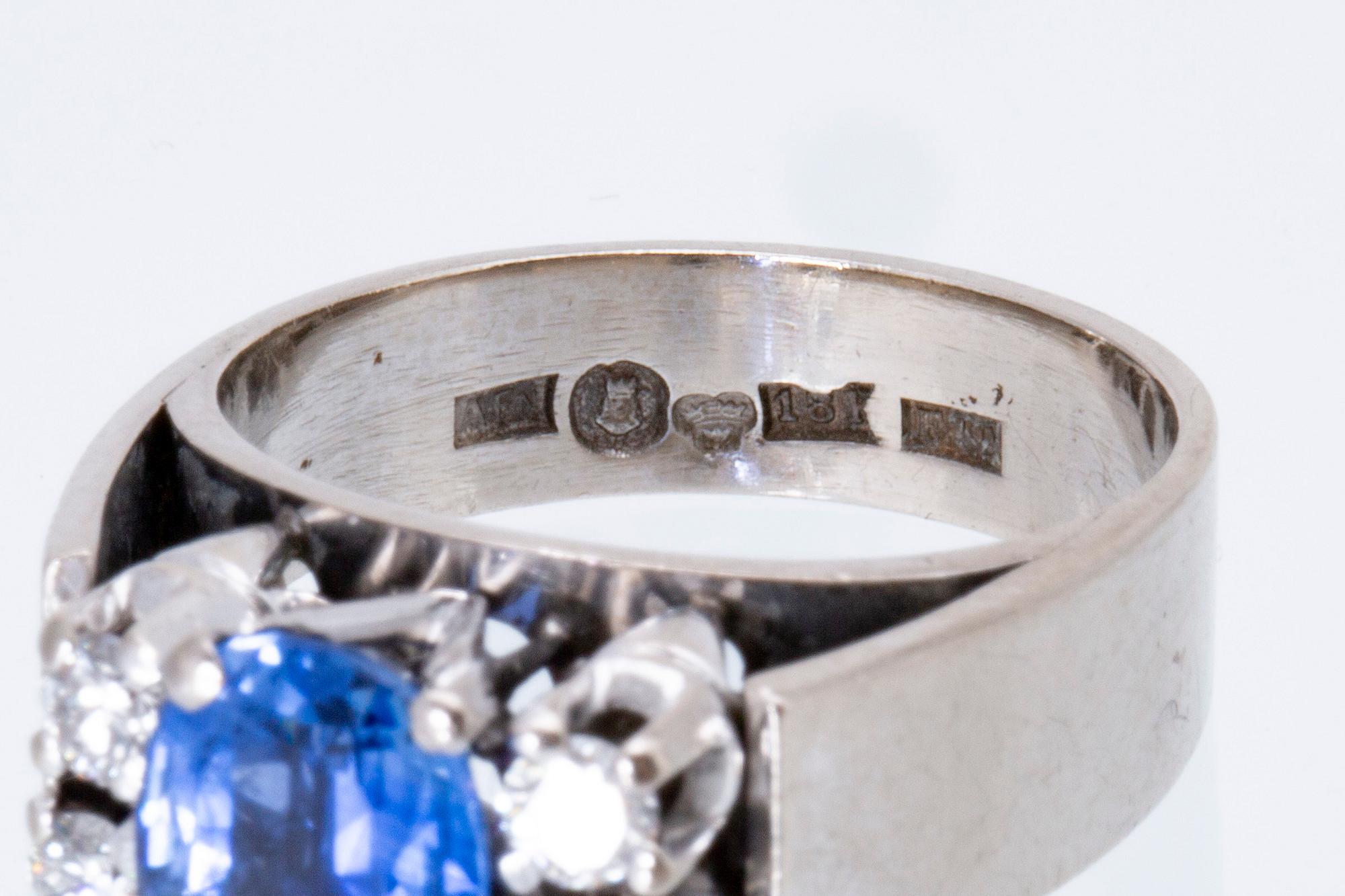 Ring 18K whitegold 1 sapphire approx 8 x 5 mm 4 brilliant-cut diamonds approx 0,30 ct, Atelier Ajour Stockholm 1980.