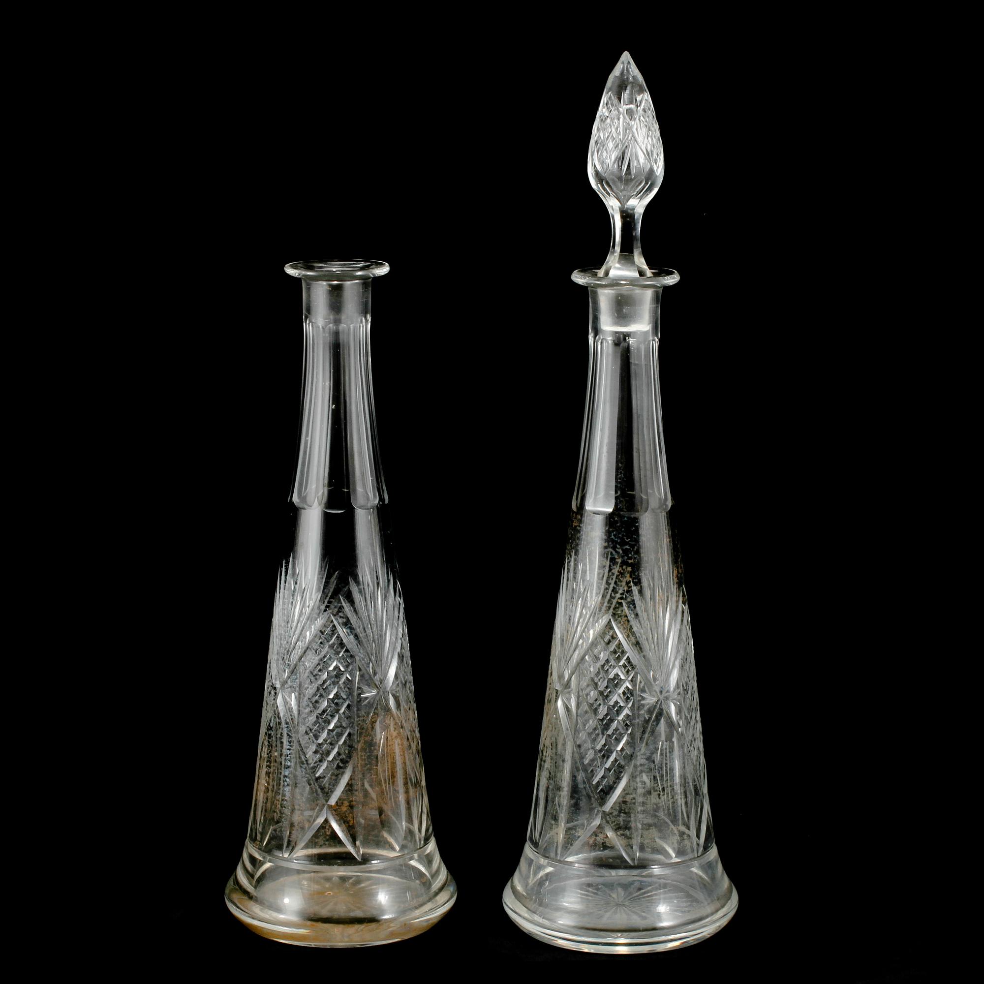 KARAFFER, 2 st, glas, 1900-talets första hälft.