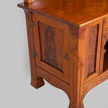 Karl Tirén, An Art Nouveau mahogany cabinet by A.B Naeslunds Möbelfabrik, Umeå, Sweden, approx. 1901.