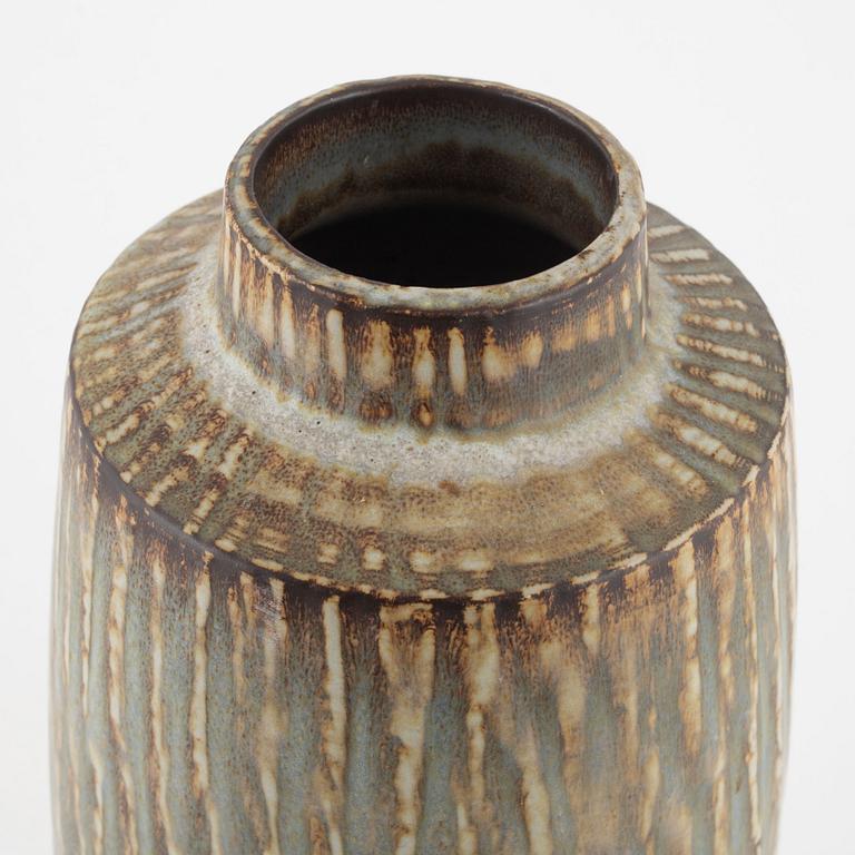 Gunnar Nylund, golvvas, "Rubus", Rörstrand.