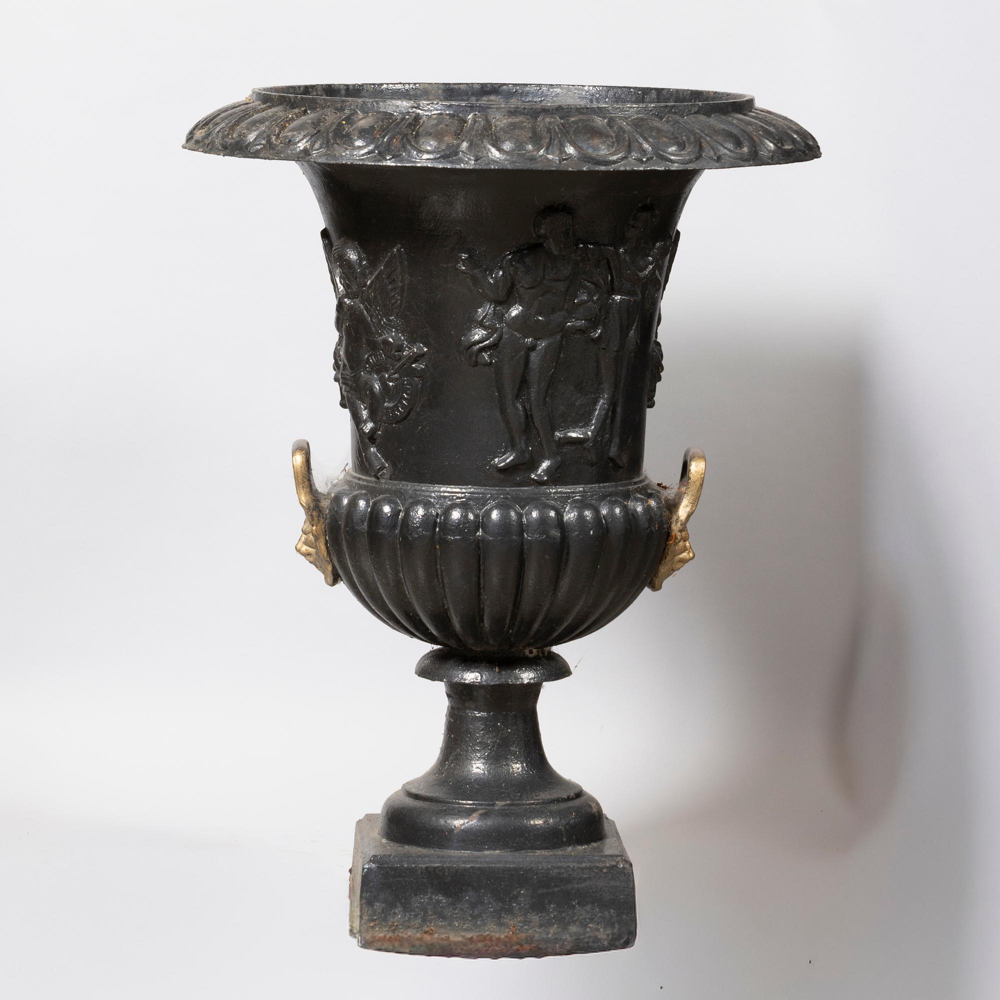 Garden urns, a pair, later part of the 20th century.