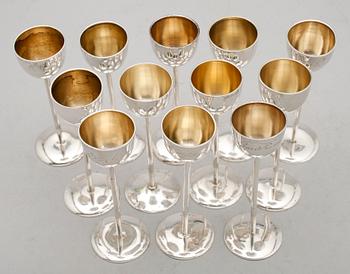 GLAS PÅ FOT, 12 st, silver, CG Hallberg, sekelskiftet 1900. Vikt ca 360 g.