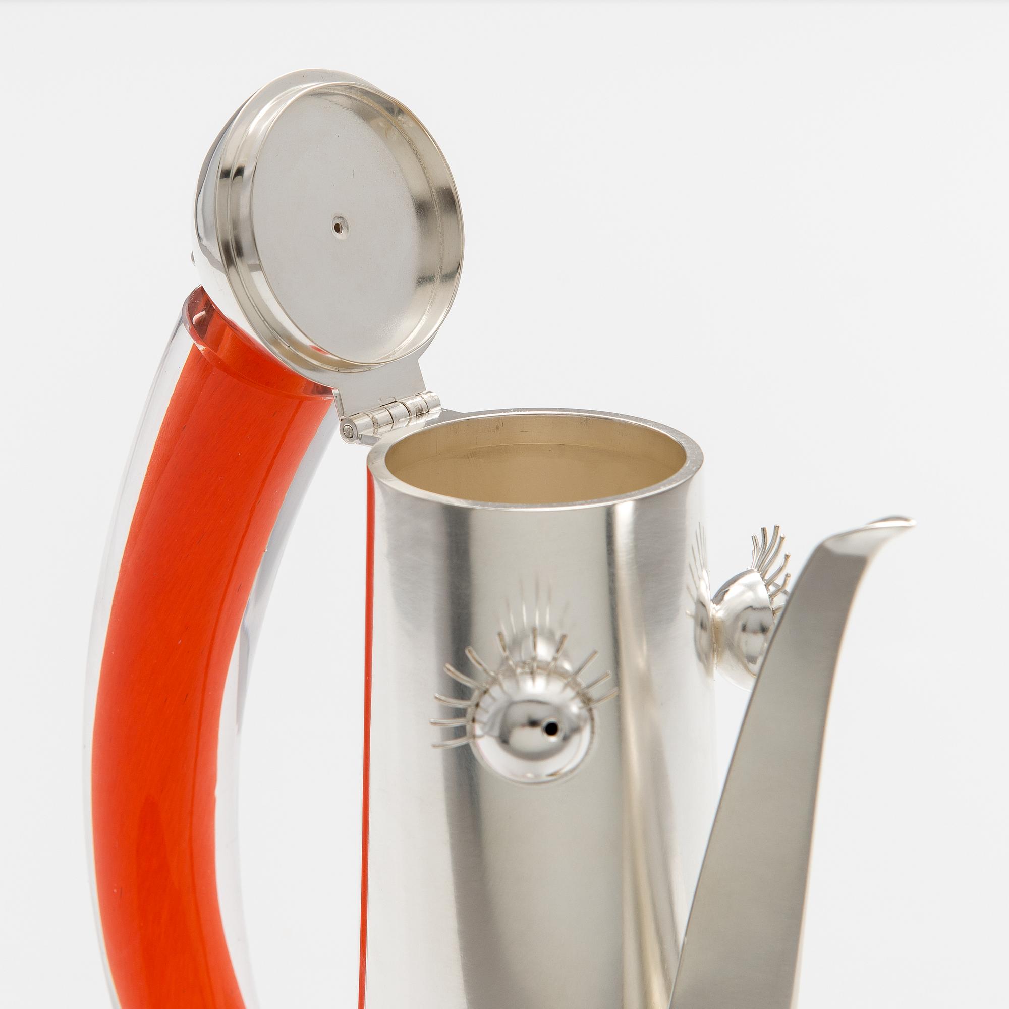 A sterling silver decanter "Barefooted" with a glass handle. Ru Runeberg 2007/2020.