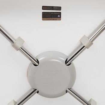 Arne Jacobsen, a set of six 'Series 7' chairs, Fritz Hansen 2013.