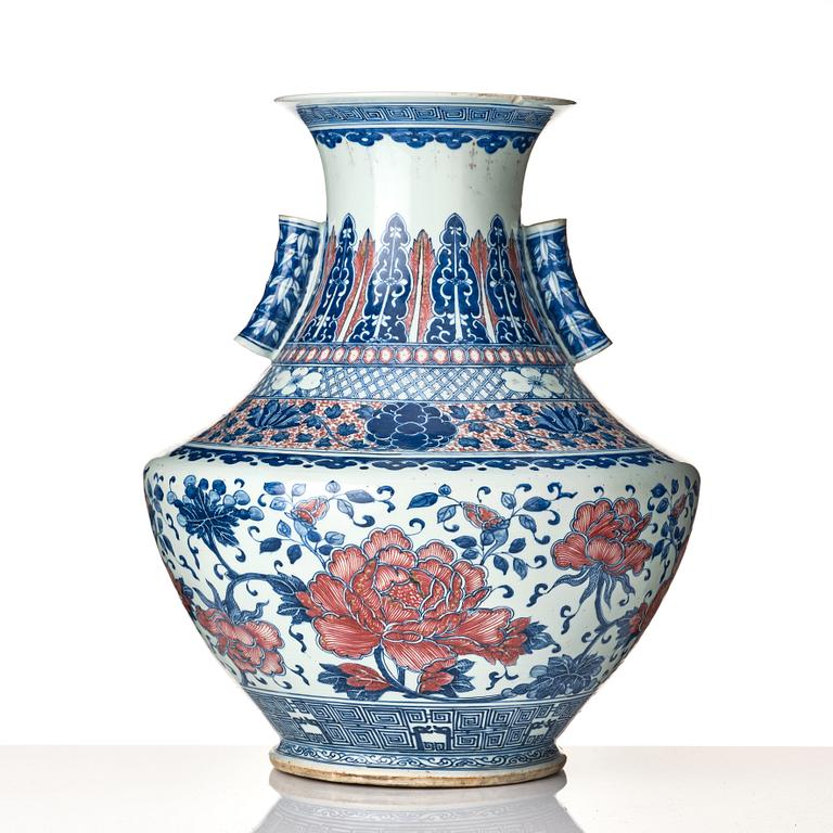 A large blue and white and iron red vase, Qing dynasty, 19th Century.