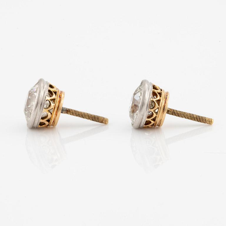 A pair of earrings in gold with old-cut diamonds.