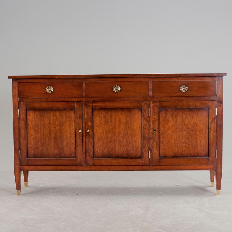 SKÄNK / SIDEBOARD. Engelsk stil, 1900-tal.