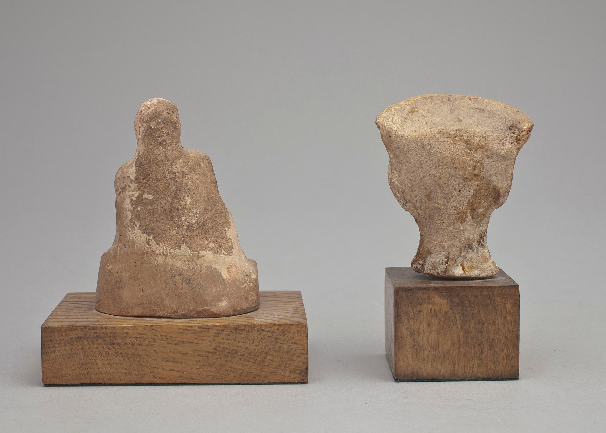 FIGURFRAGMENT, 2 st, lergods, troligen forntida, Medelhavsområdet.