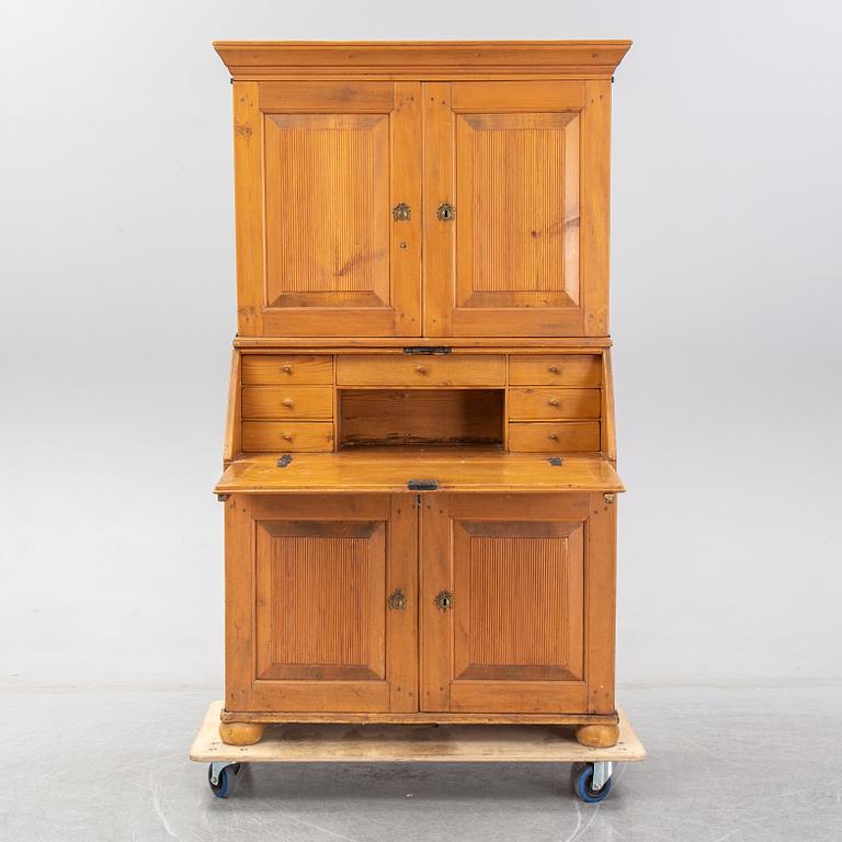A pine cabinet, circa 1800.