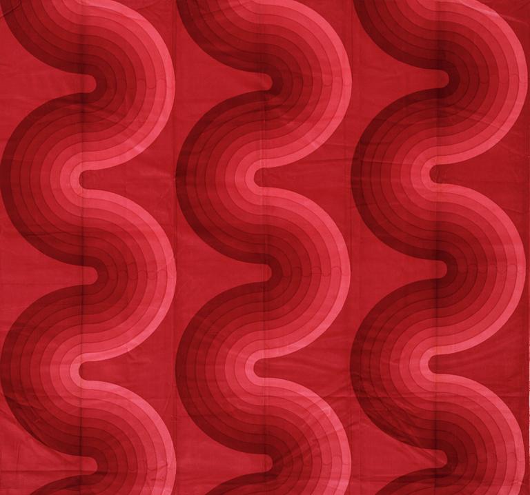Verner Panton, GARDINLÄNGD, TYG OCH PROVBITAR, 6 ST. Bomullsvelour. Olika mörk- till ljusröda nyanser och mönster. Verner Panton.