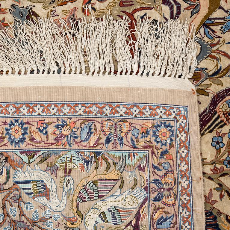 Matta, semiantik Isfahan, part silk, signerad Eshan doust, ca 226,5 x 126 cm.