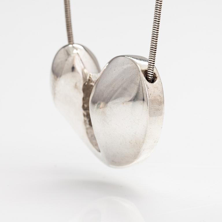 Paul Havgaard, Halsband "Med kärlek", sterlingsilver. Lapponia 1974.