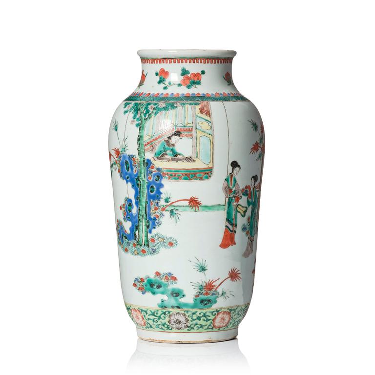 A wucai decorated vase, Qing dynasty, 19th Century.