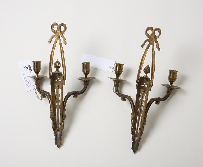 APPLIQUER, två par, Louis XVI-stil, mässing resp rokokostil.
