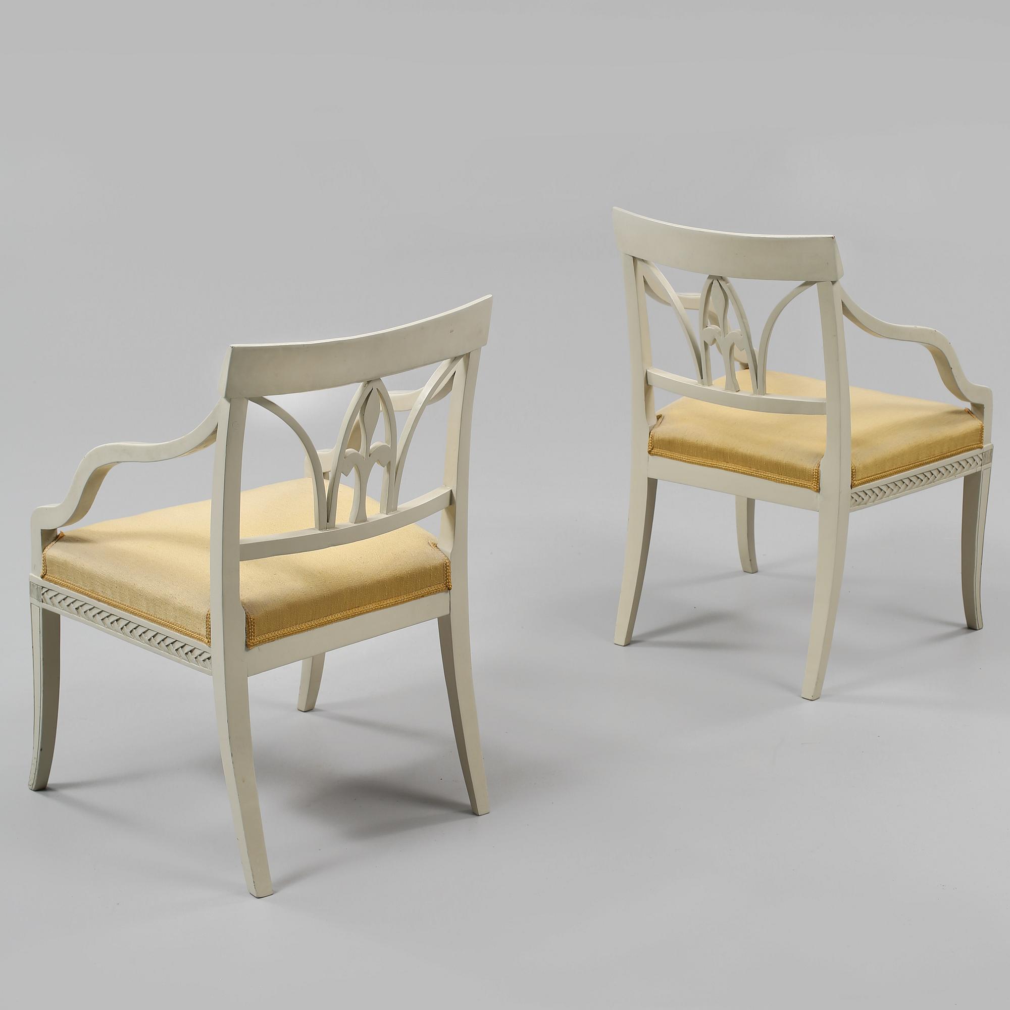 KARMSTOLAR, ett par, sengustavianska, Börge Sveningsson, Lindome, omkring sekelskiftet 1800.