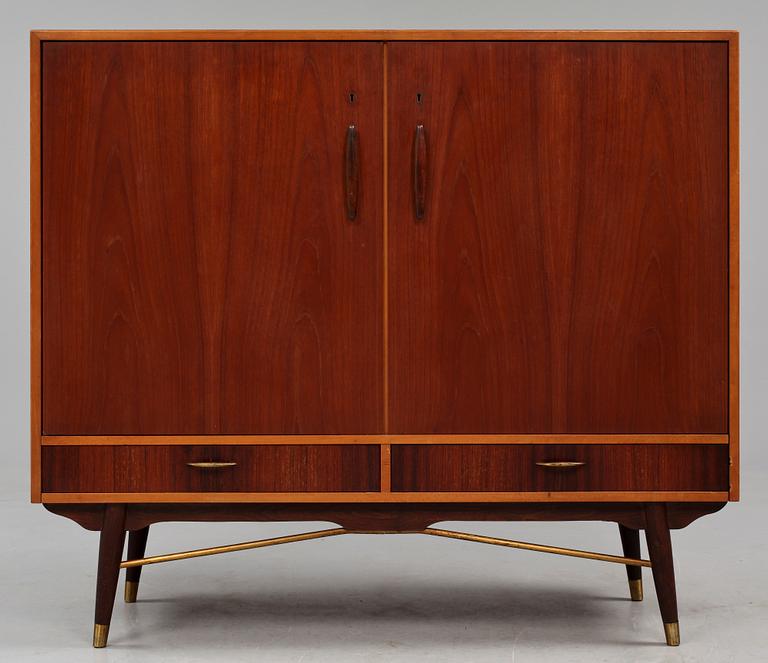 SIDEBOARD, 1900-talets mitt.