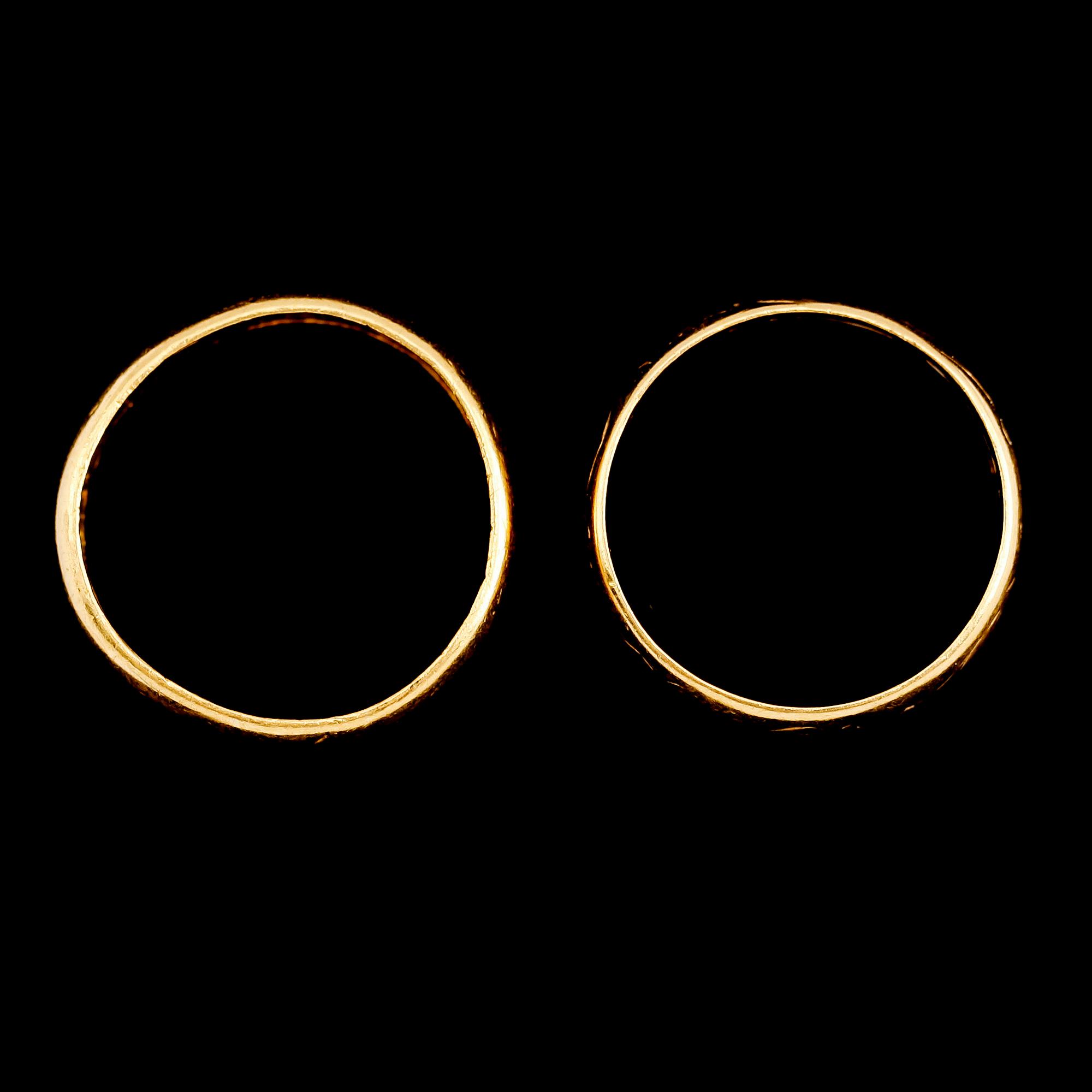 RINGAR, 2 st, 23 k guld. Total vikt ca 11 g.