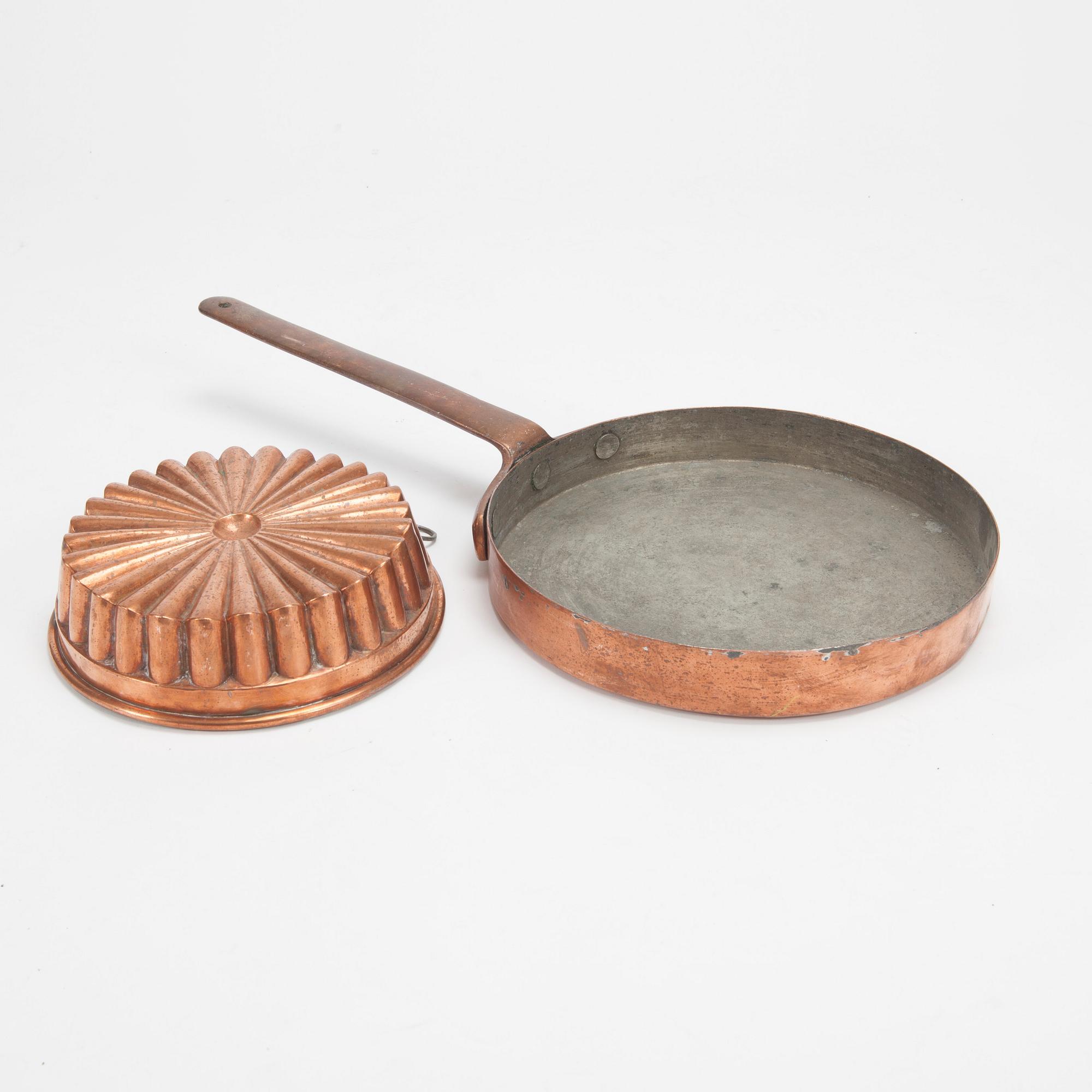 STEKPANNA och KAKFORM, koppar, sekelskiftet 1800/1900.