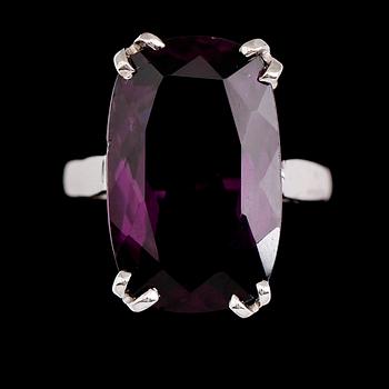 RING, silver, med ametist.