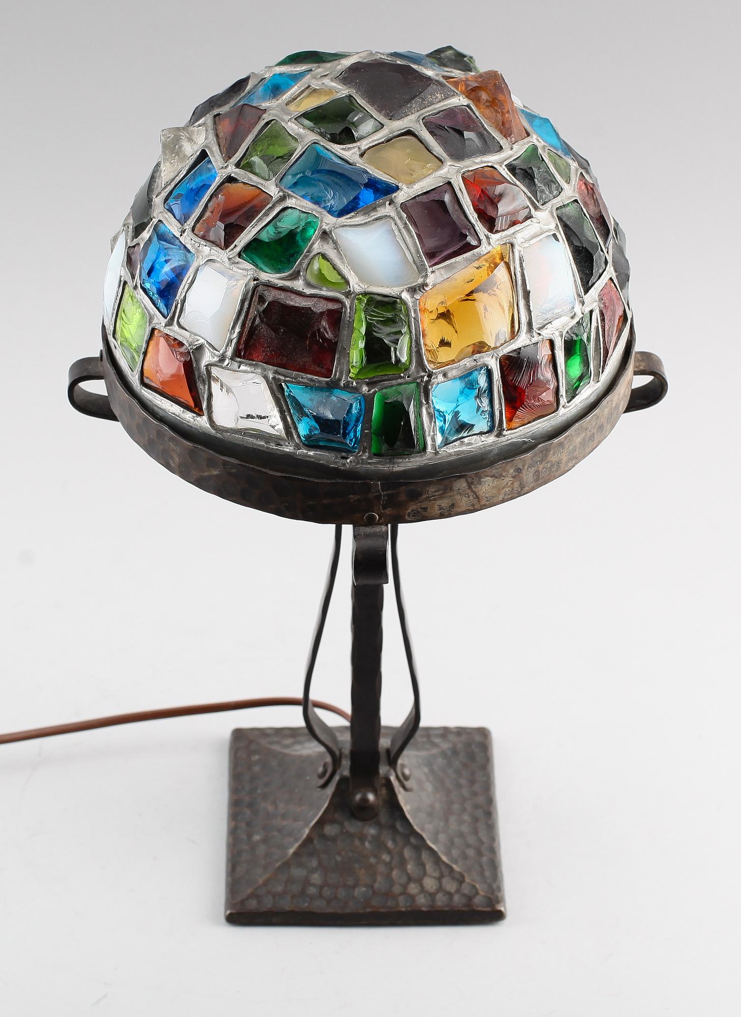 BORDSLAMPA, smide, 1900-talets första hälft.