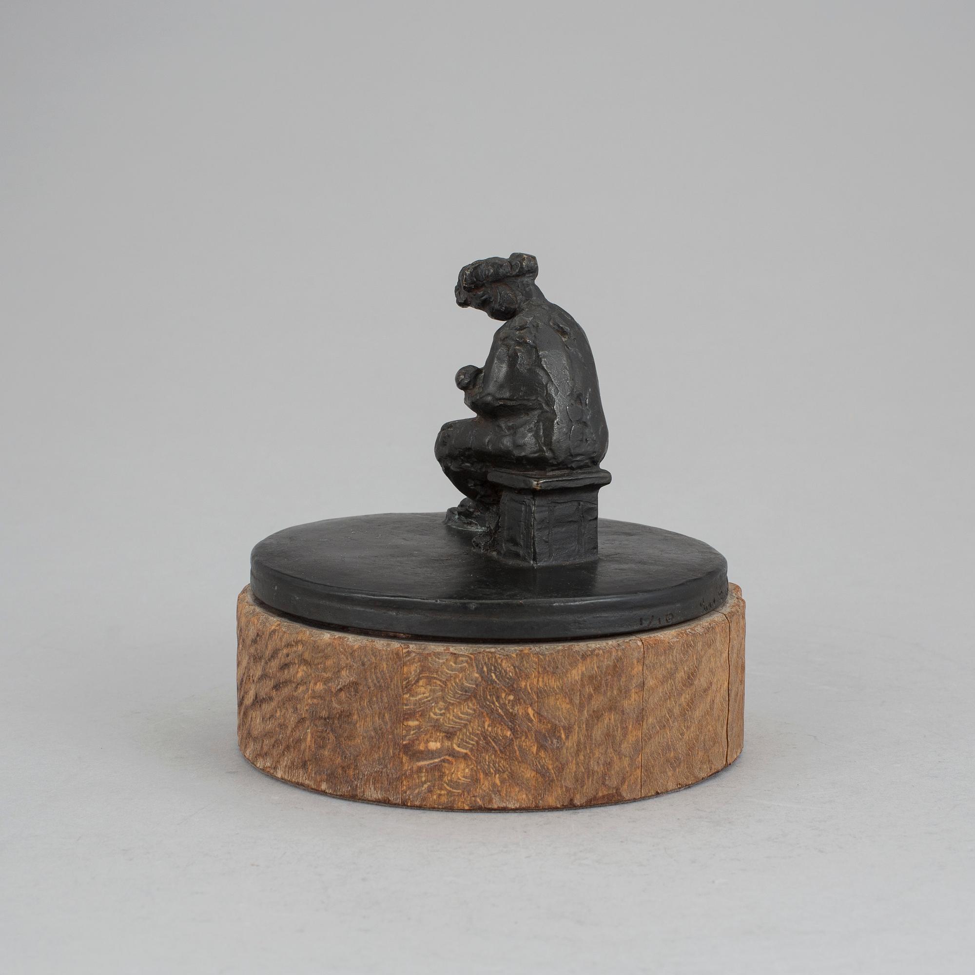 LISS ERIKSSON, skulptur. Signerad och numrerad 1/10. Gjutarstämplar Herman Bergman Fud.