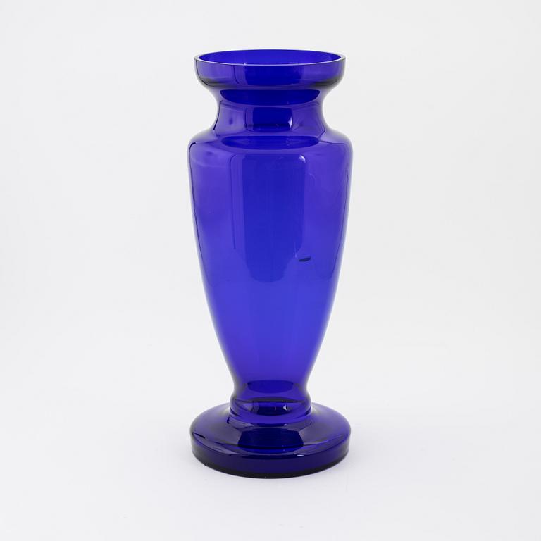 Praktvas, glas, 1900-tal.
