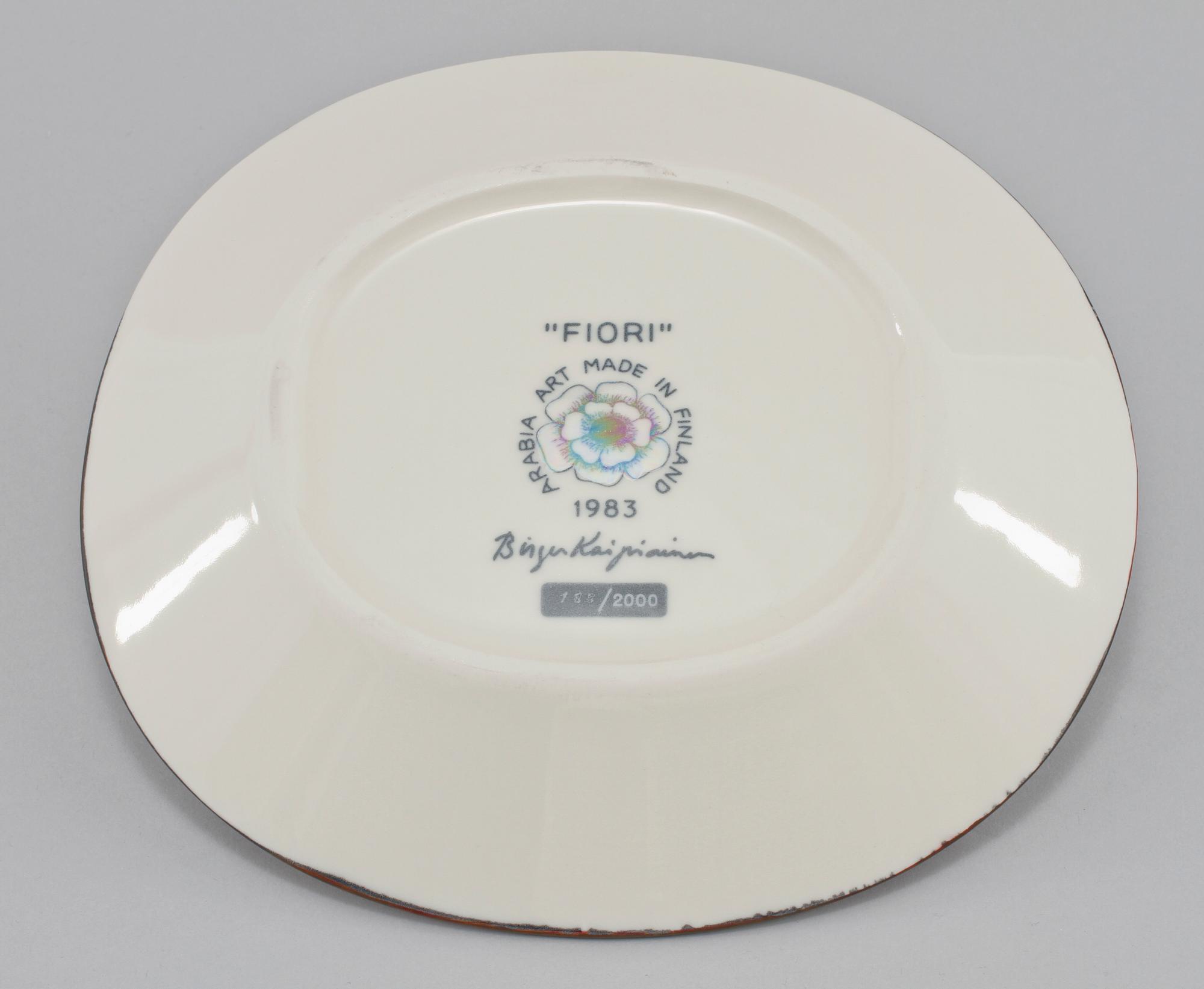 FAT, porslin, "Fiori", Birger Kaipianinen, Arabia, signerad, daterad 1983 och numrerad 188/2000.