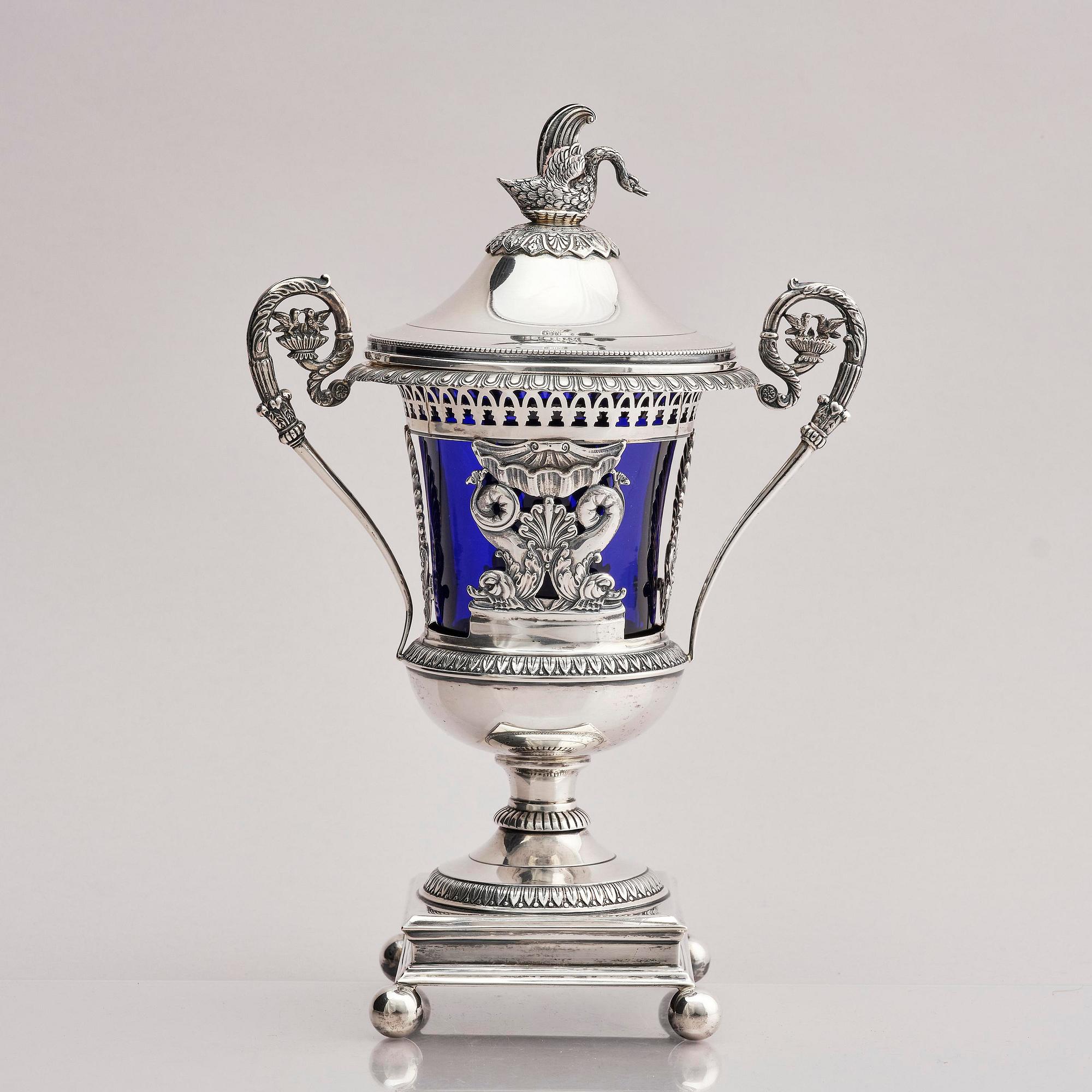 Lockurna, silver med blå glasinsats, Frankrike 1800-talets början.