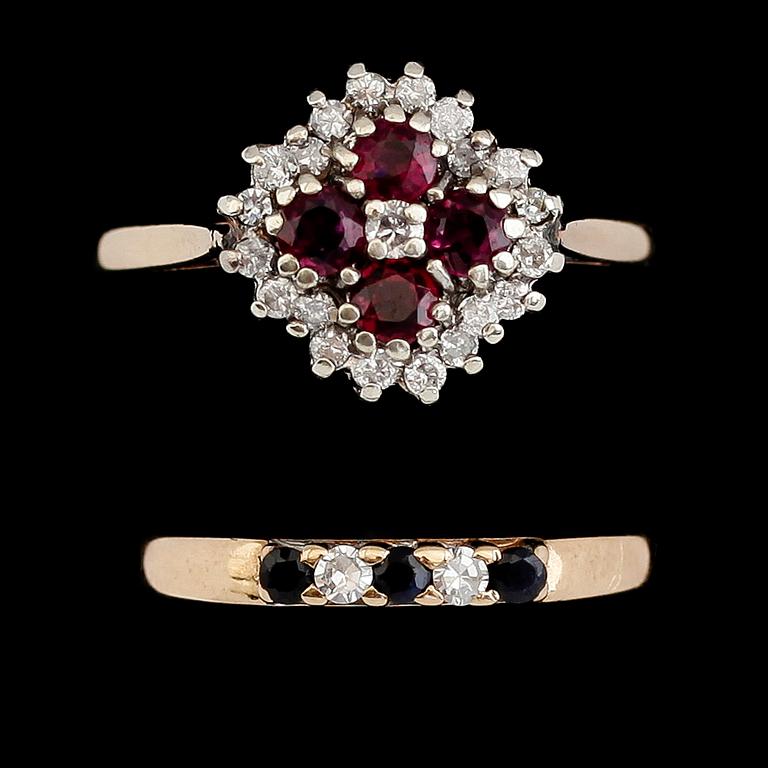 RINGAR, 2 st, 9 k guld med diamanter, blå och röda stenar. Total vikt ca 4 gram.