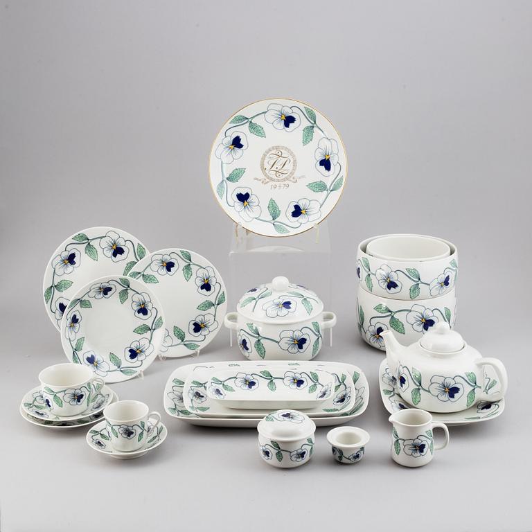 Sylvia Leuchovius, a part 'Sylvia' porcelain coffee and dinner service, Rörstrand (102 pieces).