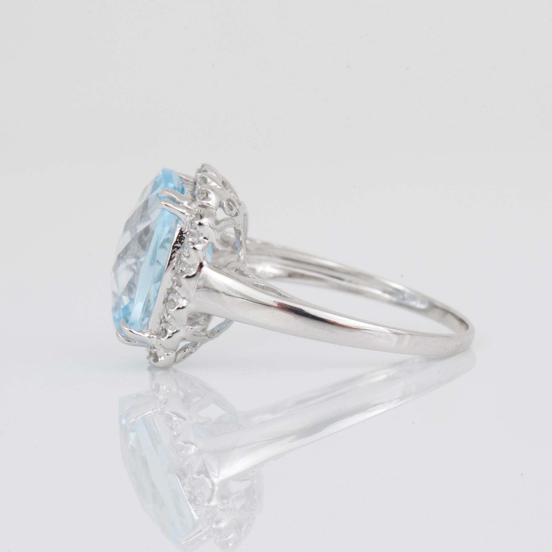 RING, 18K vitguld med chequerslipad topas, tot ca 6,38 ct, med åttkantslipade diamanter. Total vikt ca 4,16 g.