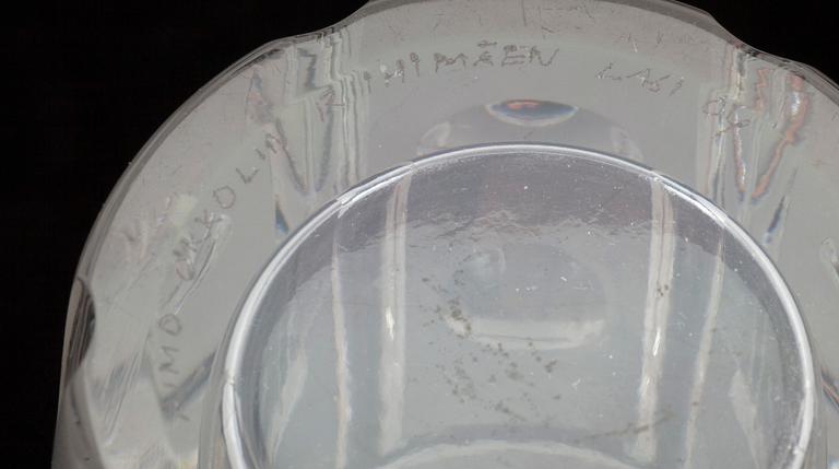 VAS, glas, signerad Aimo Okkolin Riihimäen Lasi Oy. 1900-talets senare hälft.