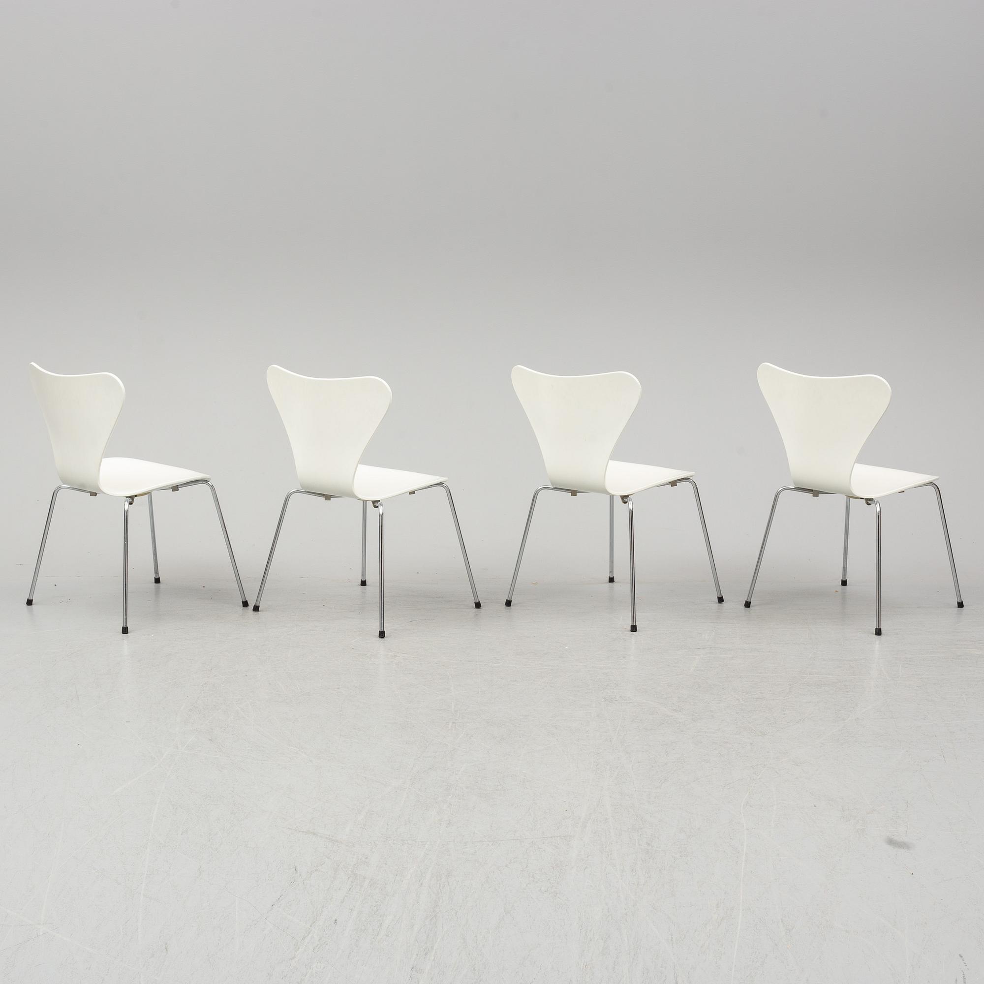 ARNE JACOBSEN, "Sjuan", 4 st, stolar, Fritz Hansen, Danmark 1995.