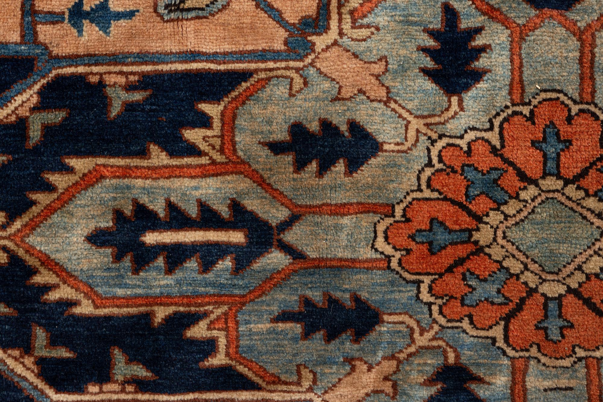 Matta Heriz, ca 365 x 350 cm.