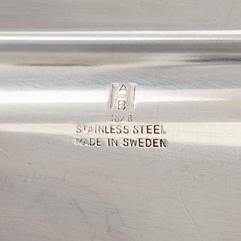 Suolakkoja pienillä lusikoilla 6 kpl ja sirottimia 6 kpl, lasia, hopeaa ja emalia. Tanska.