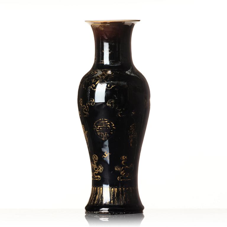 A mirror black glazed vase, Qing dynasty, 19th Century.