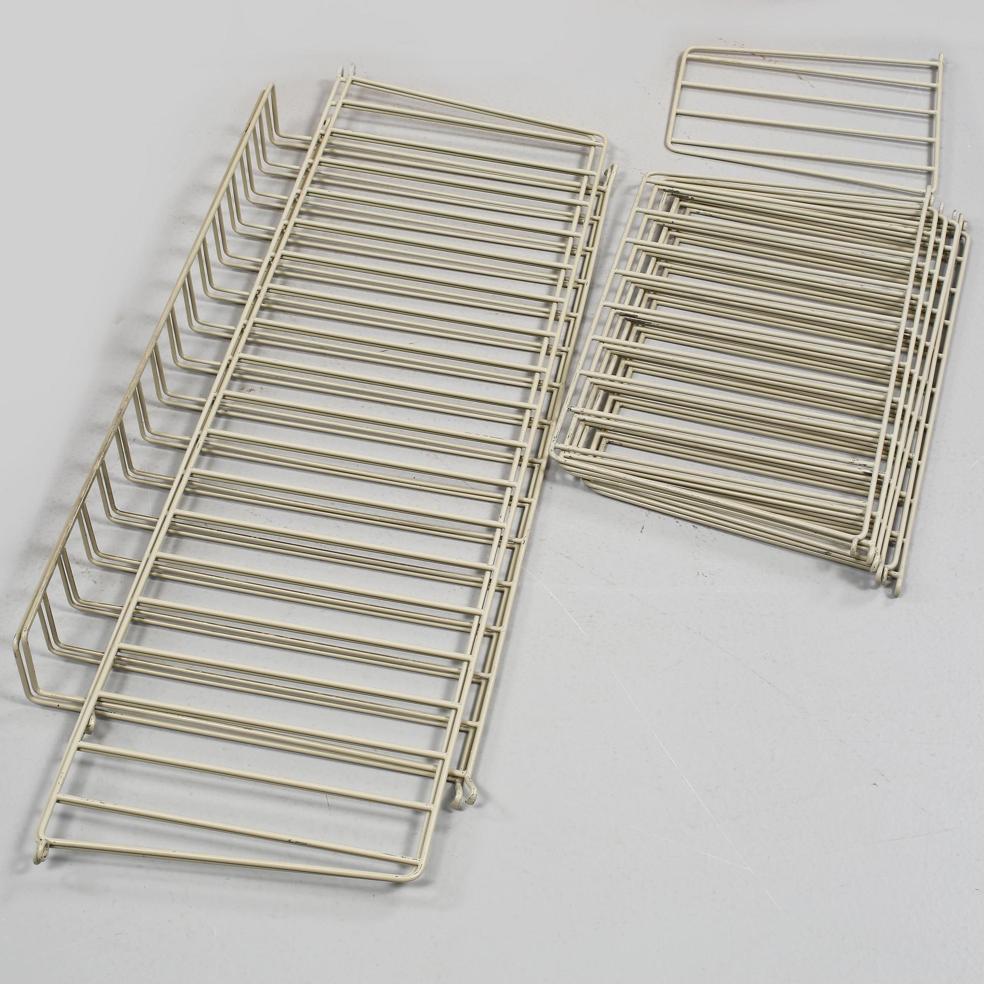 HYLLSYSTEM, "String", Nils Strinning, 1900-talets andra hälft.