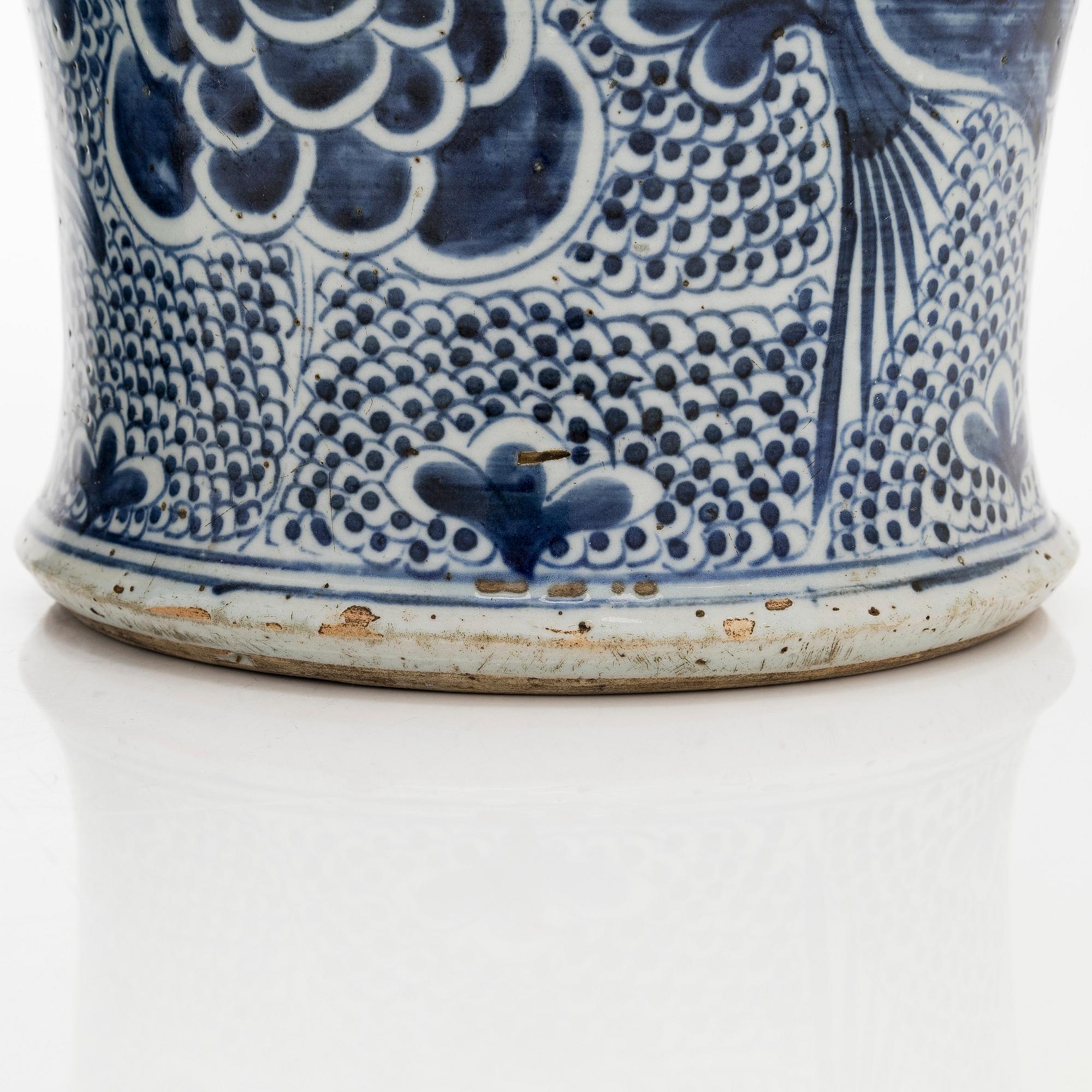 A pair of Kangxi style vases, China, 19th century.