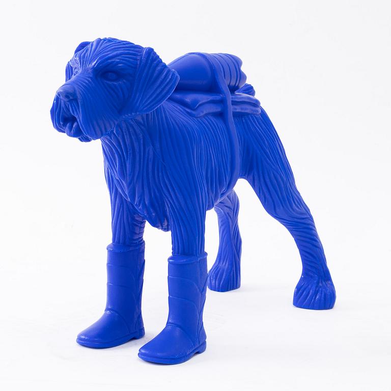William Sweetlove, "Cloned Schnauzer with water bottle". (Blue).
