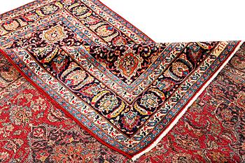 A Najafabad carpet, c. 292 x 202 cm.