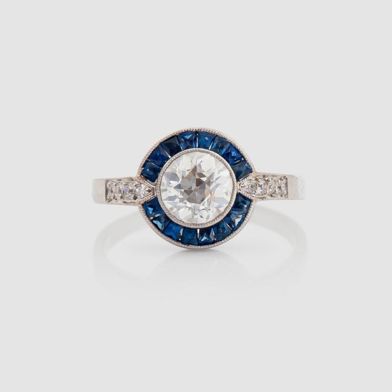 RING med safirer och diamant med äldre slipning ca 1.00 ct. Kvalitet ca H/VS. Art Deco.