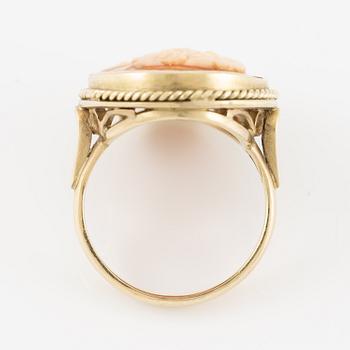 Ring, 14K guld med snäckskalscamé.