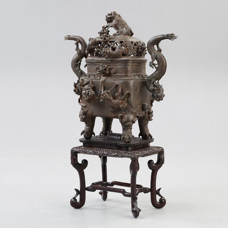 A bronz censer with Zitan stand, Qing dynasty, presumably 19th century. With character mark.
