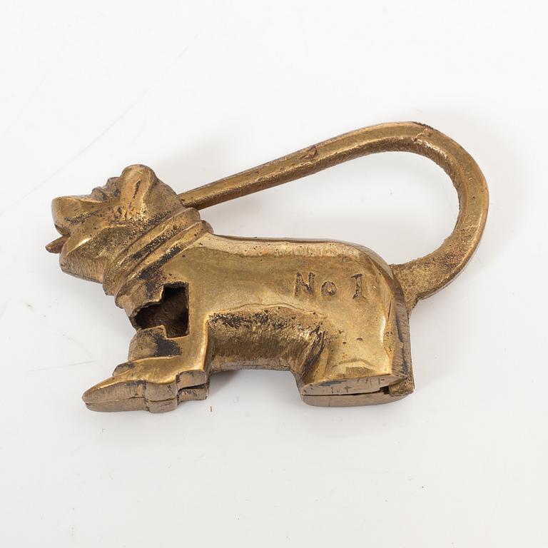 A group of Chinese brass locks, late Qing dynasty/early 20th century. (8 pieces).