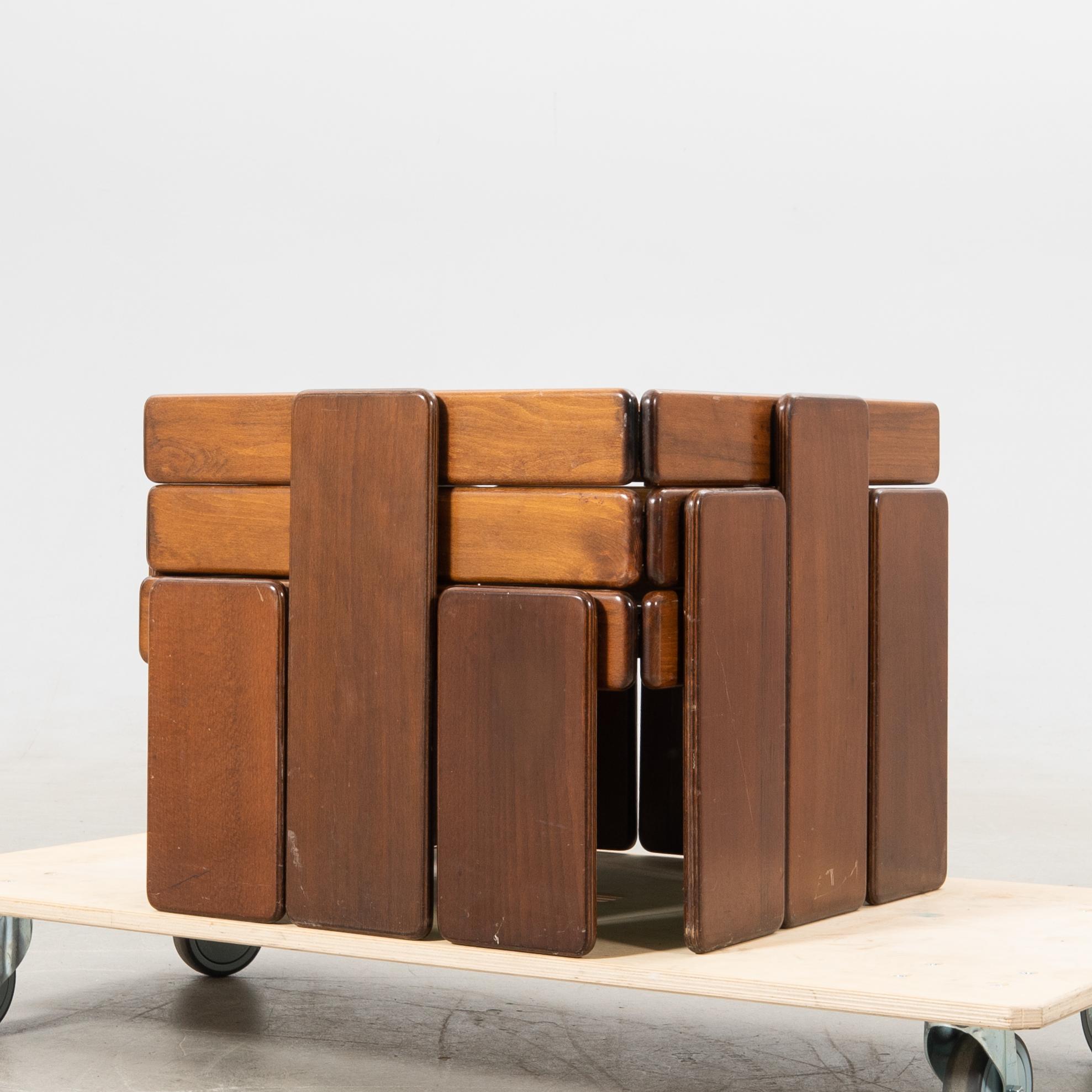 Gianfranco Frattini nesting table 3 pcs for Cassina, late 20th century.